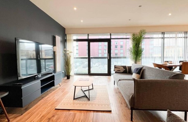 Lovely Spacious Apartment with Hydro & SECC