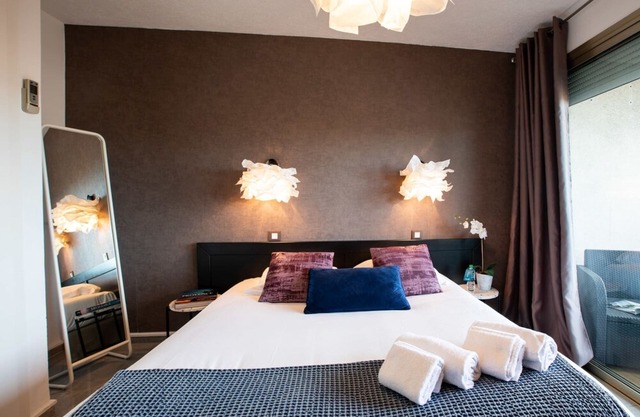 Lovely Terrace 6B - One Bedroom Apartment, Sleeps 4