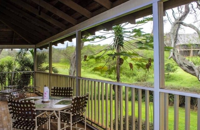 Lovely Tropical Condo w/Shared Pool, Private Washer and Dryer, Free WiFi, Lanai