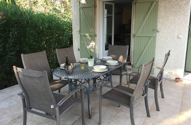 Lovely villa just outside the old city walls of stunning Aigues Mortes