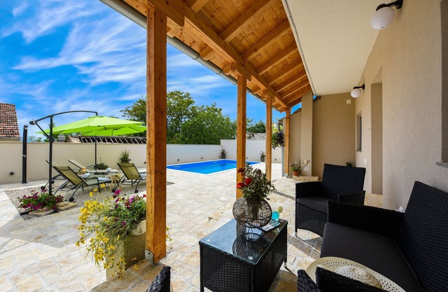 Lovely villa Mandarin, private pool, 2 bedrooms, large garden, national parks