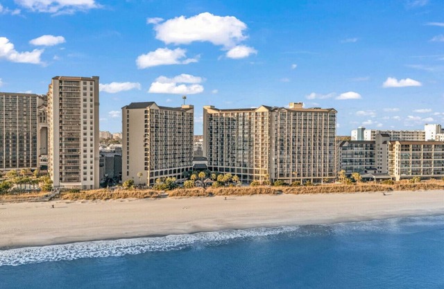 Low Tide | Oceanfront Balcony | Kitchen | Pools