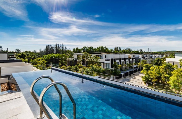 LP101 - Private rooftop pool villa in Laguna for 9 people, near restaurants and shops