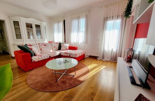 Lucia Apartment. Spacious apartment in the heart of Serravalle in Vittorio V.to