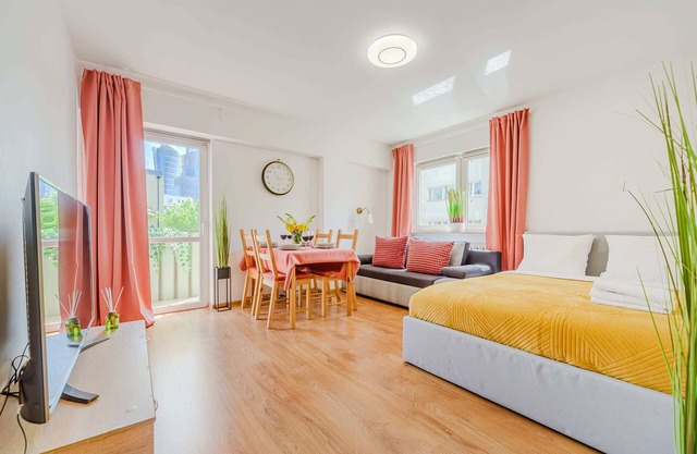 Lumina apart on Aleje Solidarności