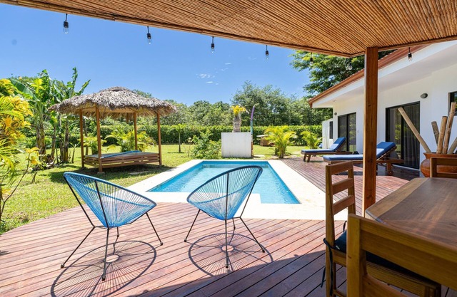 Luminous, modern and spacious house with private pool