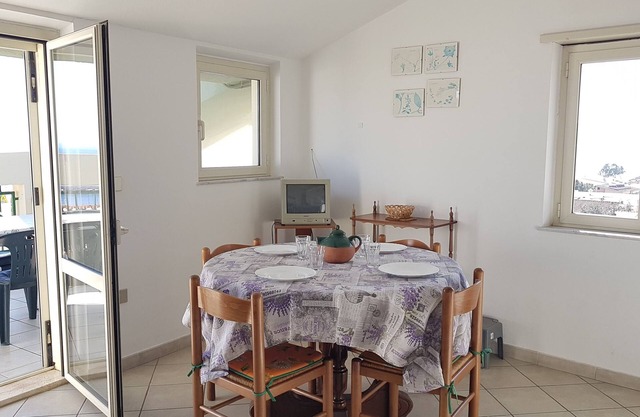 LUMINOUS SEA VIEWS IN SARDINIA, IDEAL FOR COUPLES OF FRIENDS AND FAMILIES!