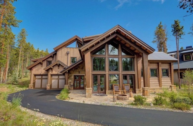Lupine Mountain Modern, 4 Bed, 4.5 Bath, Chef Kitchen, Rooftop Hot Tub