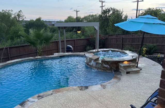 Lush 7-BR, Heated Pool/Spa/Home Theater/Game Room near Seaworld/Six Flags (St2)