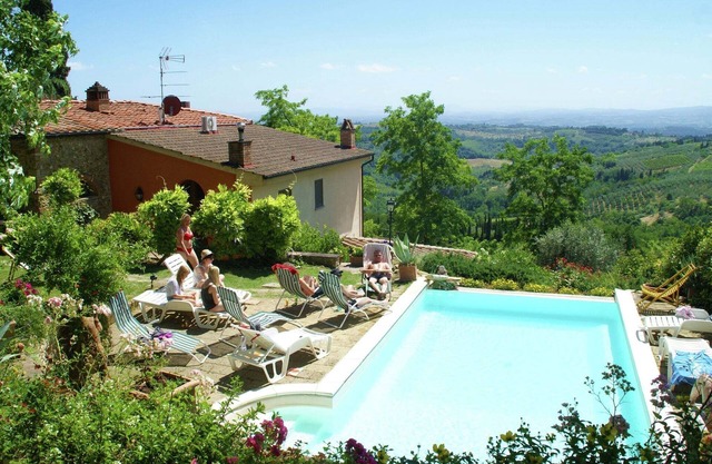 Lush Holiday Home in Tavarnelle Val di Pesa with Shared Pool