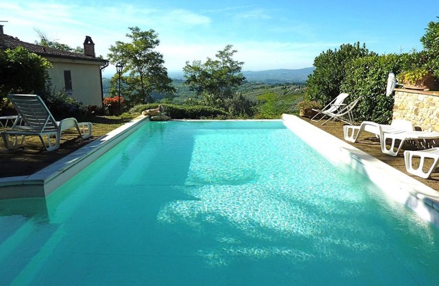 Lush Holiday Home in Tavarnelle Val di Pesa with Shared Pool
