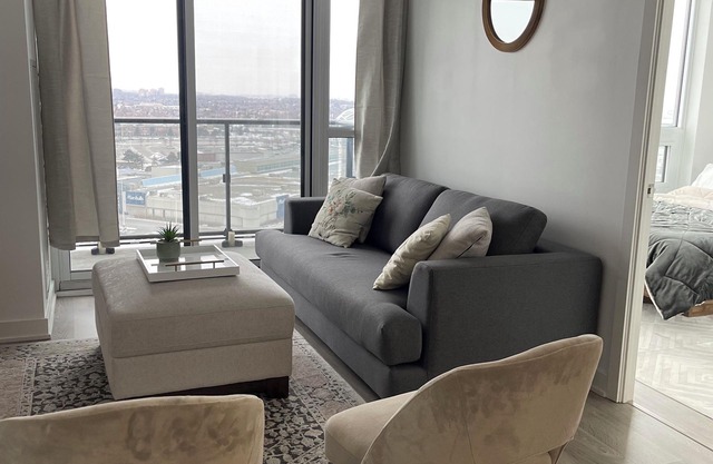 Lux Condo In The Heart Mississauga
