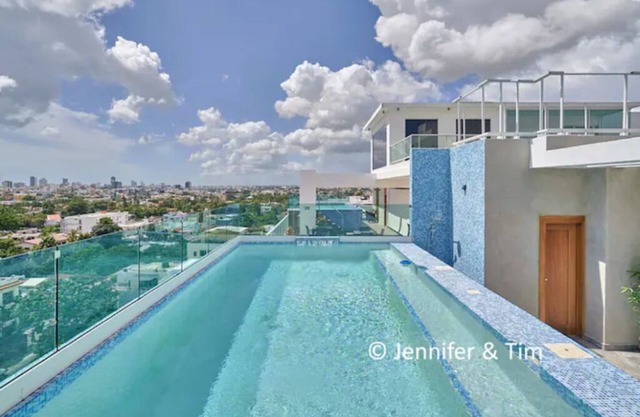 LUX DOWNTOWN 3BR APT + PRIVATE TERRACE | POOL+GYM