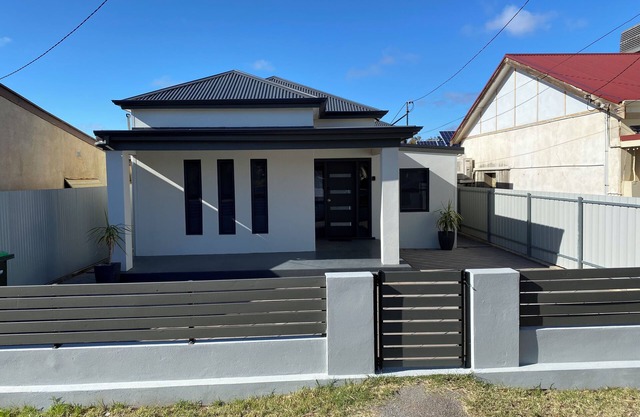Lux Modern 4 Bedroom home n3 minuts to all Sopping centres