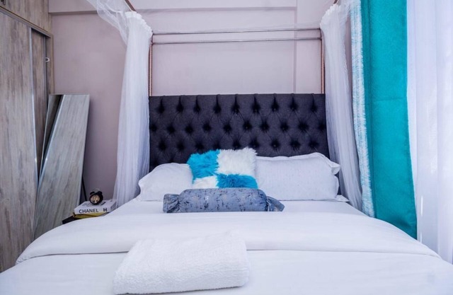 Lux Suites Oak South Gardens Apartments