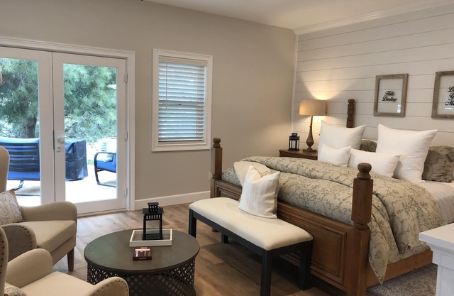 Lux Vineyard Escapes-Romantic Guest Suite