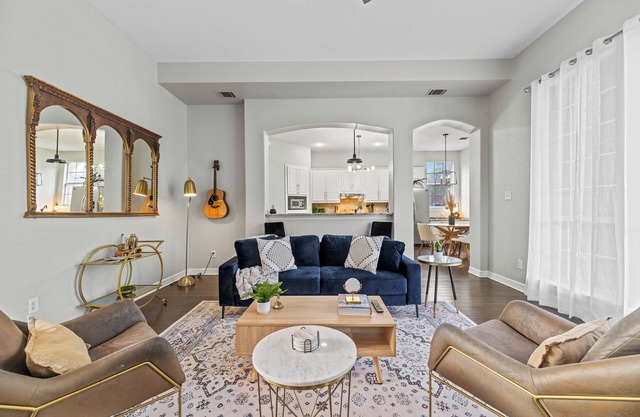 Luxe 5BD Home, Heated Pool, Game Room, King Beds, Family-Friendly