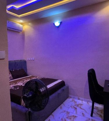 LUXE 90 INTERNATIONAL HOTEL AND Suites