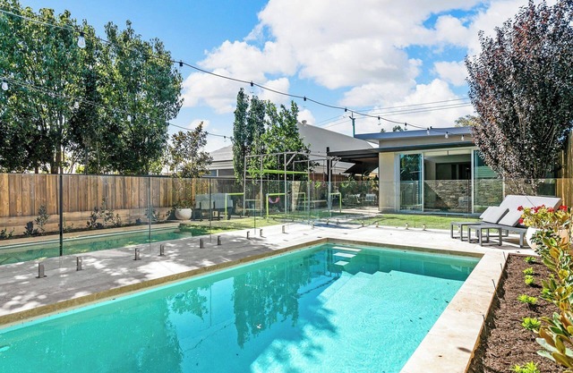 Luxe family-friendly 3BR home with pool close to beach