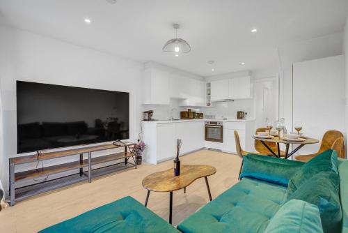LUXE Garden House Prime Location W Private Parking