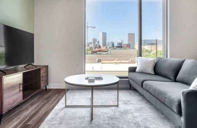 Luxe Golden Triangle 1BR w/ Pool, Gym & W/D, next to Park, by Blueground