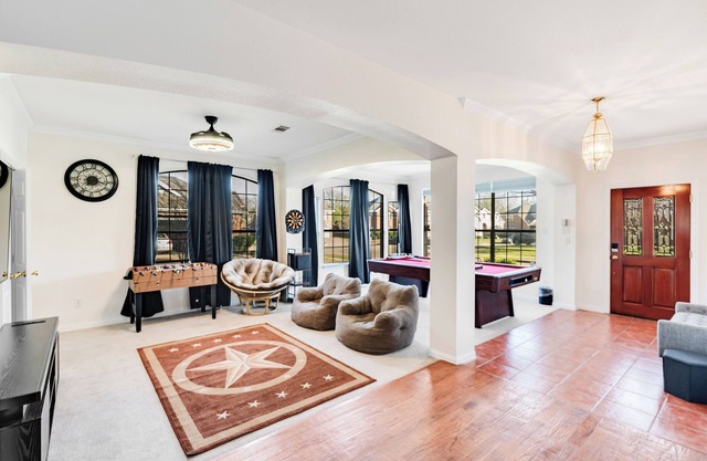 Luxe Group stay 3000 SQ FT w/Theater, Games & Outdoor vibes
