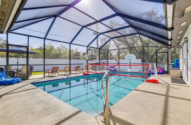 Luxe Jupiter Home w/Pool House, Near Golf & Beach