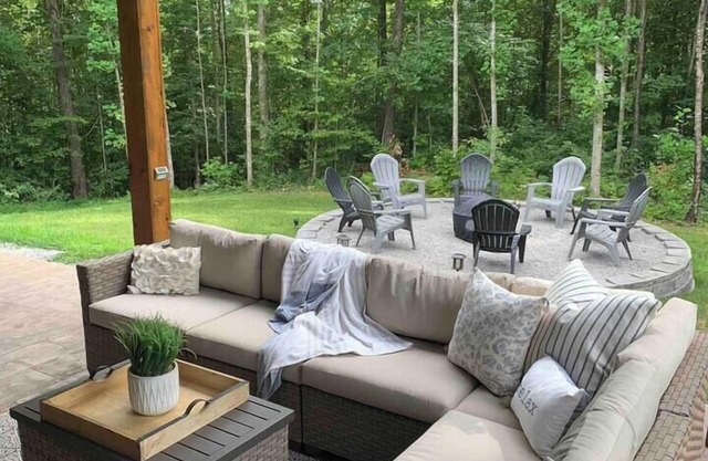 Luxe Lake Barndo w/2 King Suites! Hot Tub, Fire Pit, 1/8 mile to boat ramp!