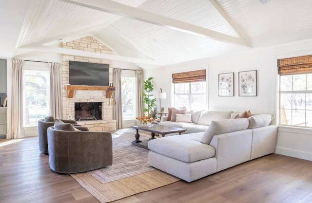 Luxe Leisure: Hot Tub, Pool, & Serenity | Ash Farm