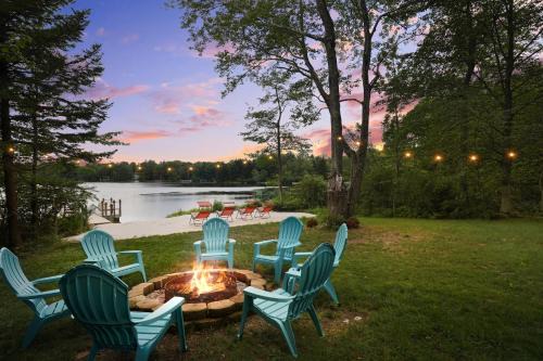 Luxe Poconos Lake House with Private Beach