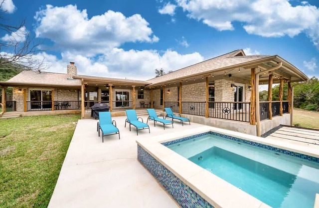 Luxe Ranch Life-Heated Pool-Spa. 10 Min Downtown!