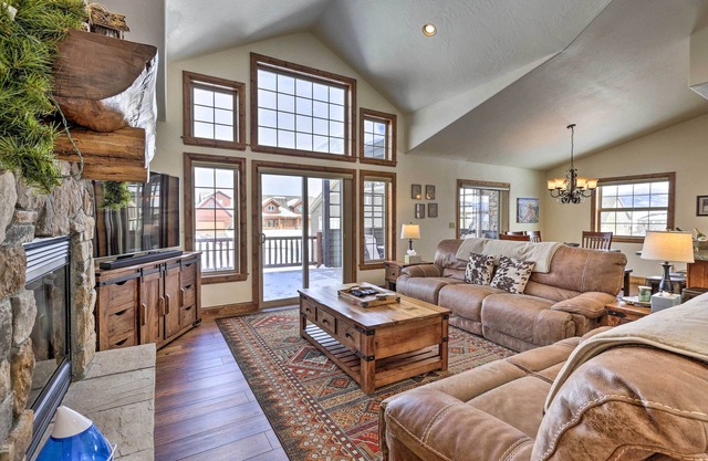 Luxe Rocky Mtn Retreat w/Hot Tub - By Winter Park
