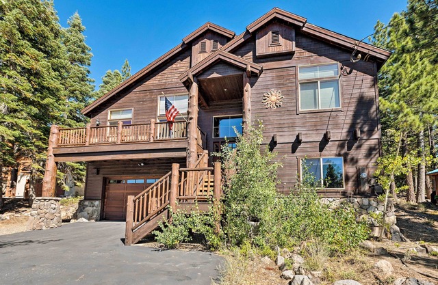 Luxe Tahoe Home Near Donner Lake, Truckee & Hiking