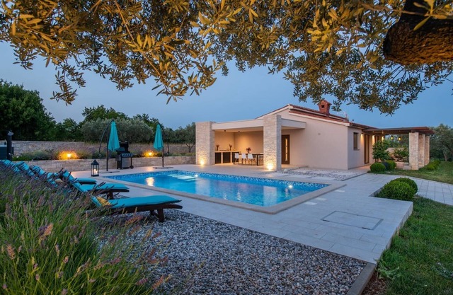 Luxe villa with jacuzzi and pool
