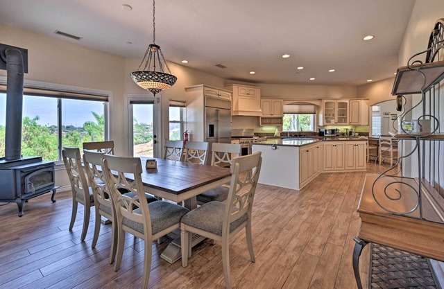 Luxe Vista Getaway w/Private Pool & Hot Tub!