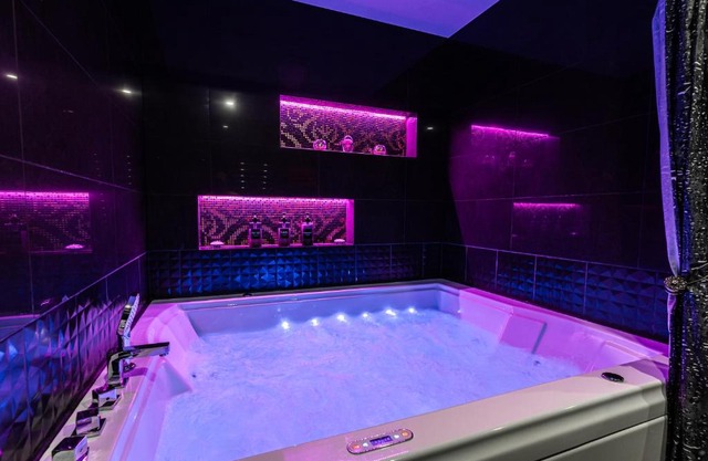LuxeCityApartment