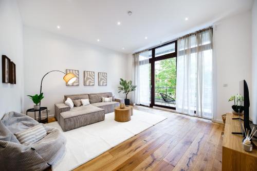 Luxeriöses 3 Zimmer Apartment l Terrasse l Küche l Balkon l Parkplatz l Netflix l 110 m2