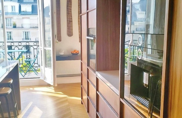 Luxery 4Bedroom Apart Near Arch of Triomphe With AC & Outbuilding for staff