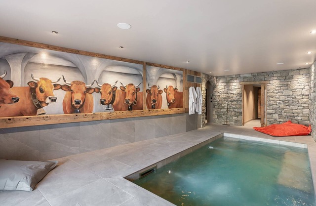 Luxury Chalet with Pool, Sauna, and Hammam for 14 Guests in Saint Martin de Belleville