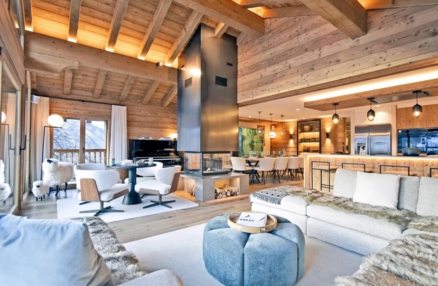 Luxury chalet with indoor pool and sauna - 5 bedrooms, 12 pers., near slopes and shops