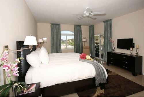 Luxurious Ocean View Double Suite Princess Heights, Oyster Pond, Sint Maarten