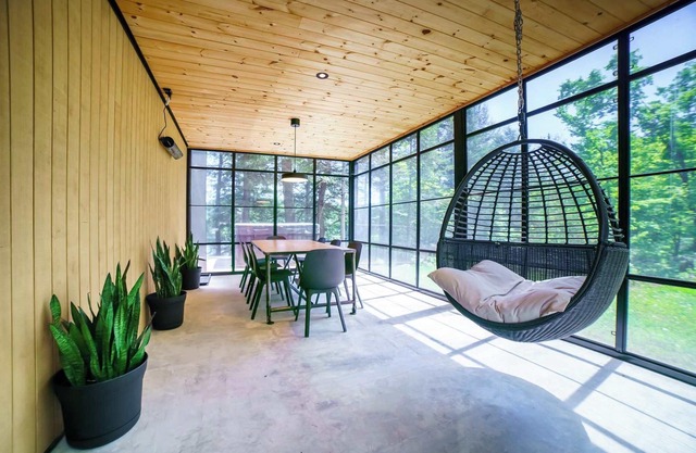 Luxurious Chalet Ambre - Waterfront, Spa, and Fireplace!