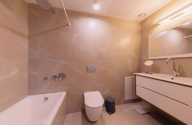 Luxurious 2-bedroom apartment in Tel Aviv-Yafo with WiFi, AC