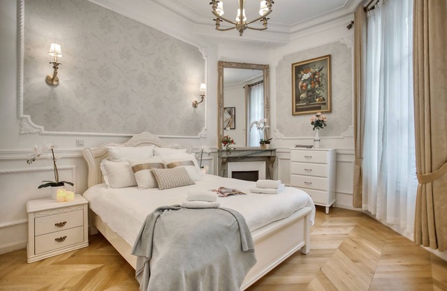 Luxurious 250m² 7BR at Galeries Lafayette - Rare