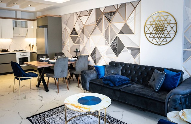 Luxurious 2BR! Netflix & Kitchen - 5 Min From Beach