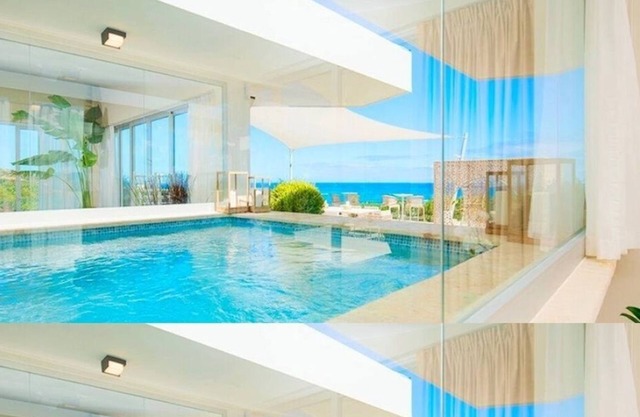 Luxurious 4 Bedroom Pent House with Pool