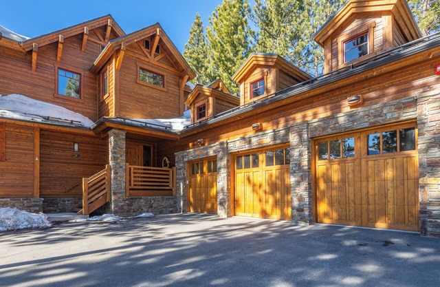 Luxurious 5-bedroom Home on the Fairway