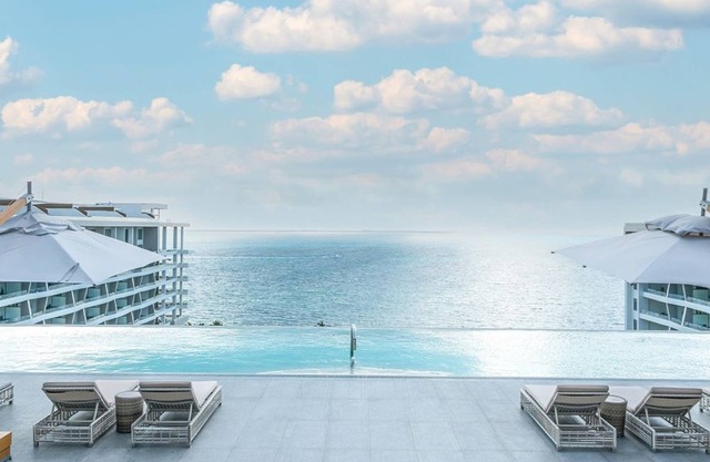 Luxurious 5-Diamond 3-BR Oceanfront at Garza Blanca: Private Jacuzzi & Butler