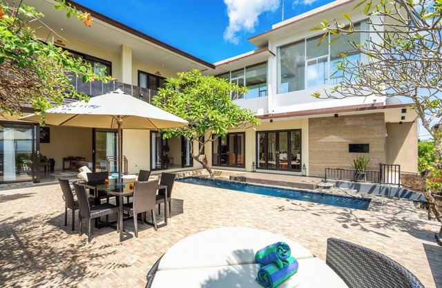 Luxurious 6 Bed Villa, Prime Location Nusa Dua
