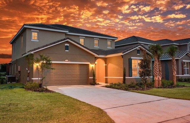Luxurious 6-Bedroom Villa in Charming Davenport with Private Pool and Amenities